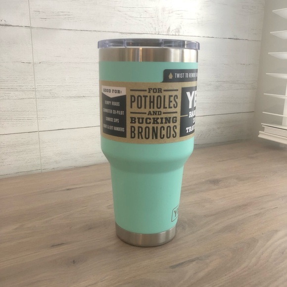 Yeti Rambler 30oz Travel Mug With Handle Seafoam NWT - Picture 3 of 4